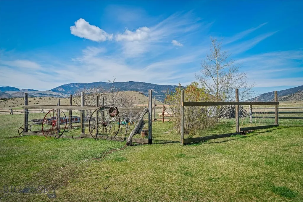 2 Jumping Rainbow Road Livingston MT 59047