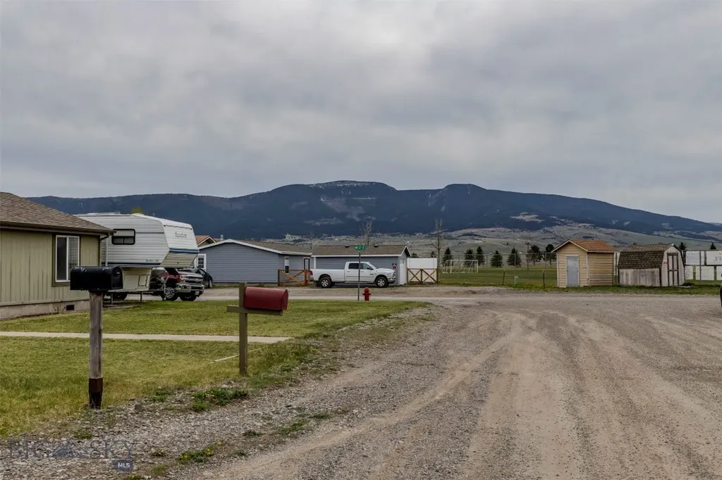 1207 W Reservoir Street Livingston MT 59047