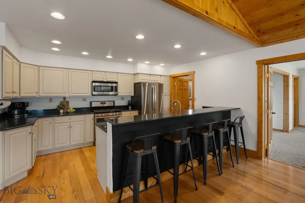 221 Sawtooth Road Polaris MT 59746