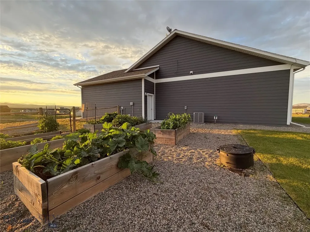 37 Santa Fe Three Forks MT 59752