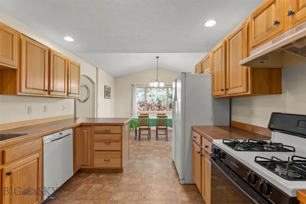 87 Clinton Lane Belgrade MT 59714
