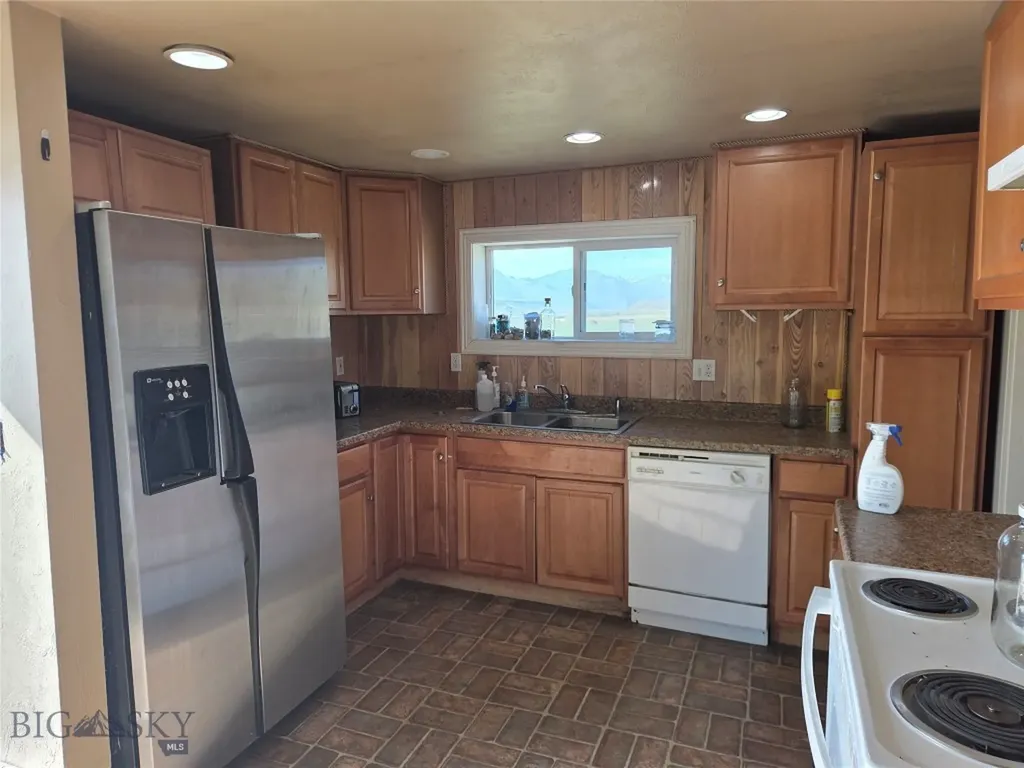 158 Dry Creek Road S Emigrant MT 59027