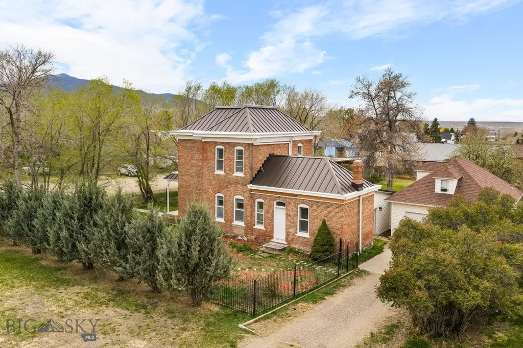 113 E Poppleton Street Sheridan MT 59749
