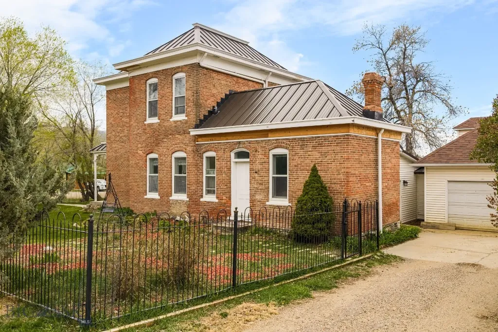 113 E Poppleton Street Sheridan MT 59749