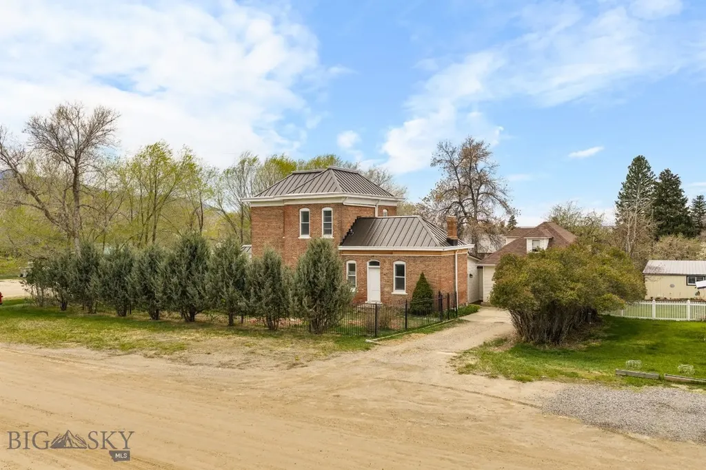 113 E Poppleton Street Sheridan MT 59749
