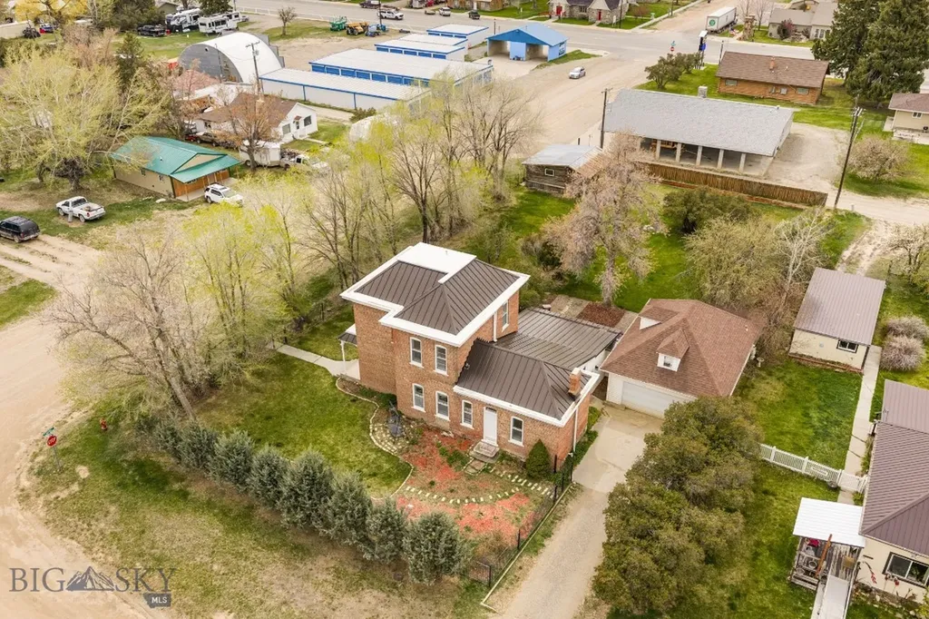 113 E Poppleton Street Sheridan MT 59749
