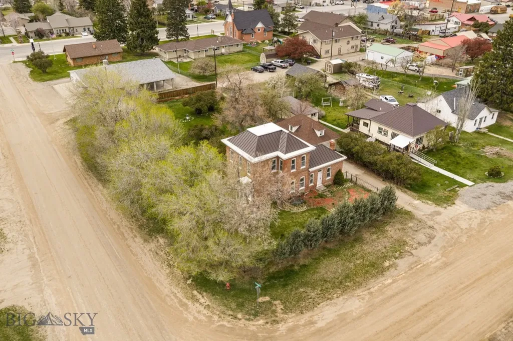 113 E Poppleton Street Sheridan MT 59749