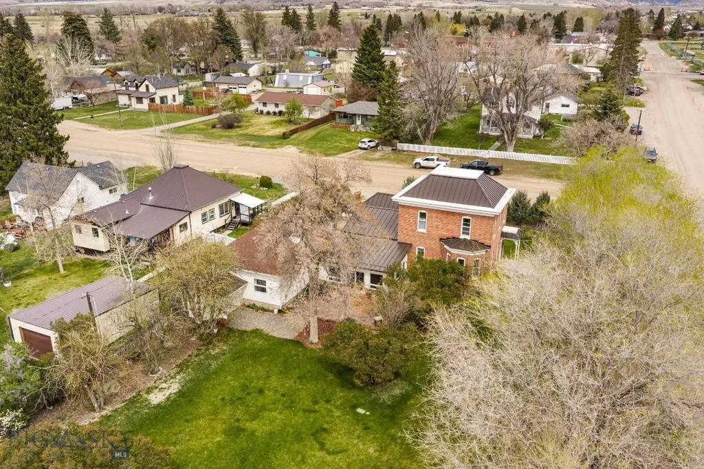 113 E Poppleton Street Sheridan MT 59749