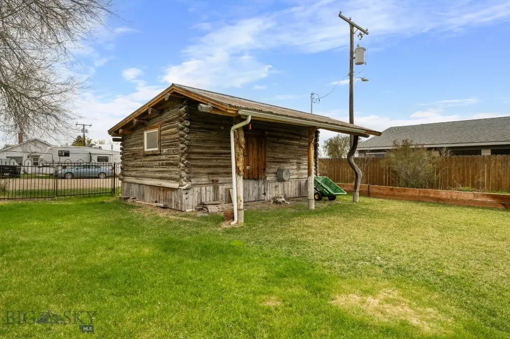 113 E Poppleton Street Sheridan MT 59749