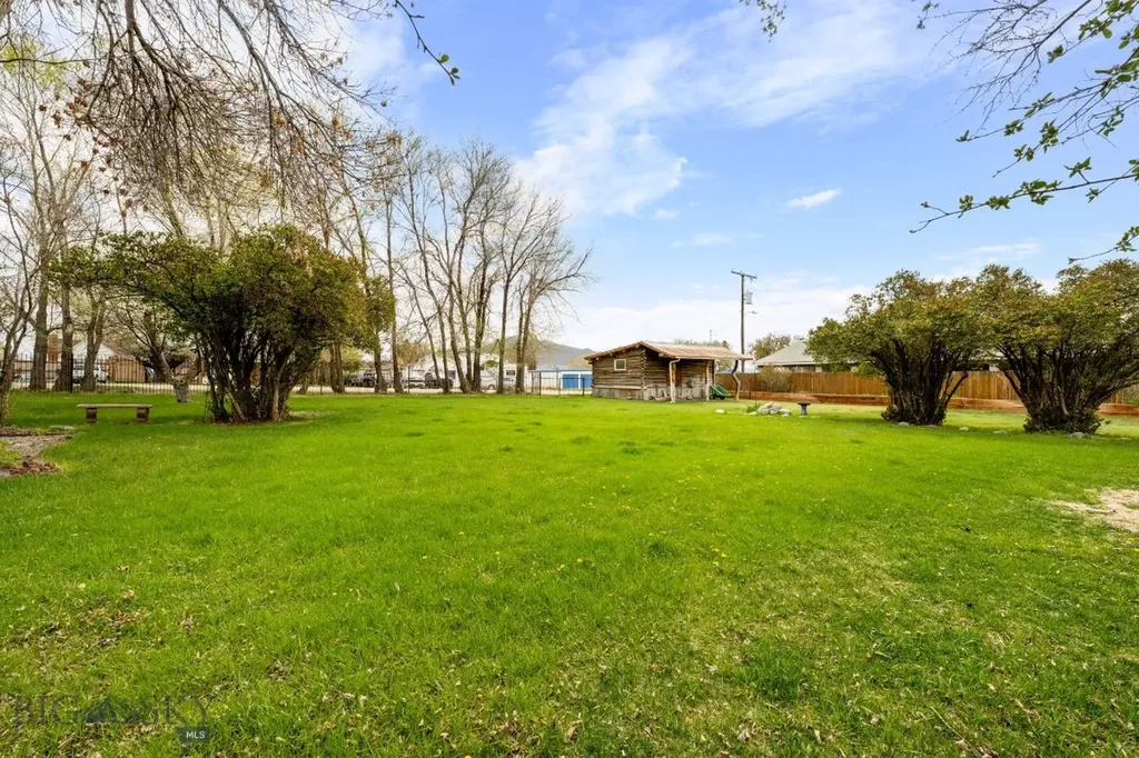 113 E Poppleton Street Sheridan MT 59749
