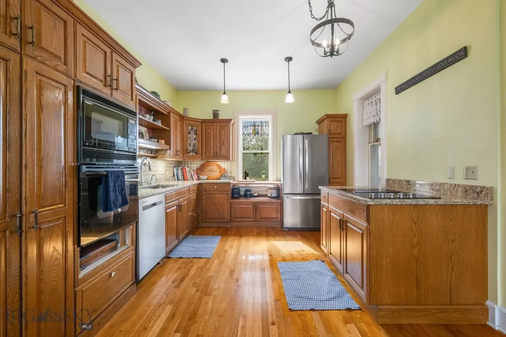 113 E Poppleton Street Sheridan MT 59749