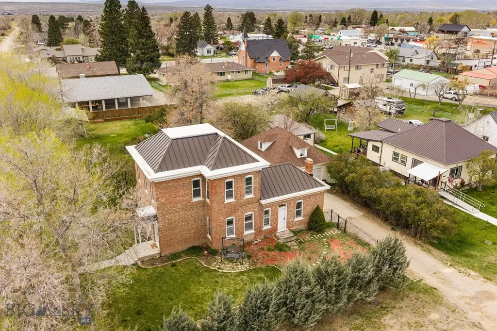 113 E Poppleton Street Sheridan MT 59749