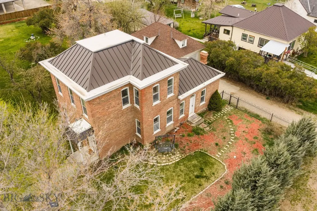 113 E Poppleton Street Sheridan MT 59749