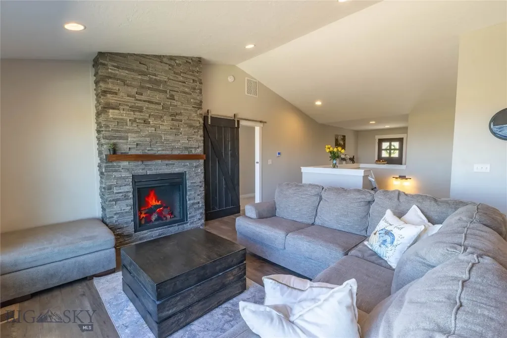 10 Ridgeview Drive Clancy MT 59634