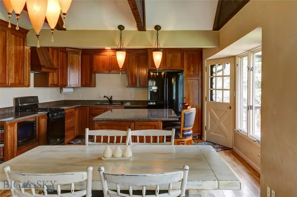 16 9th Street Island Drive Livingston MT 59047