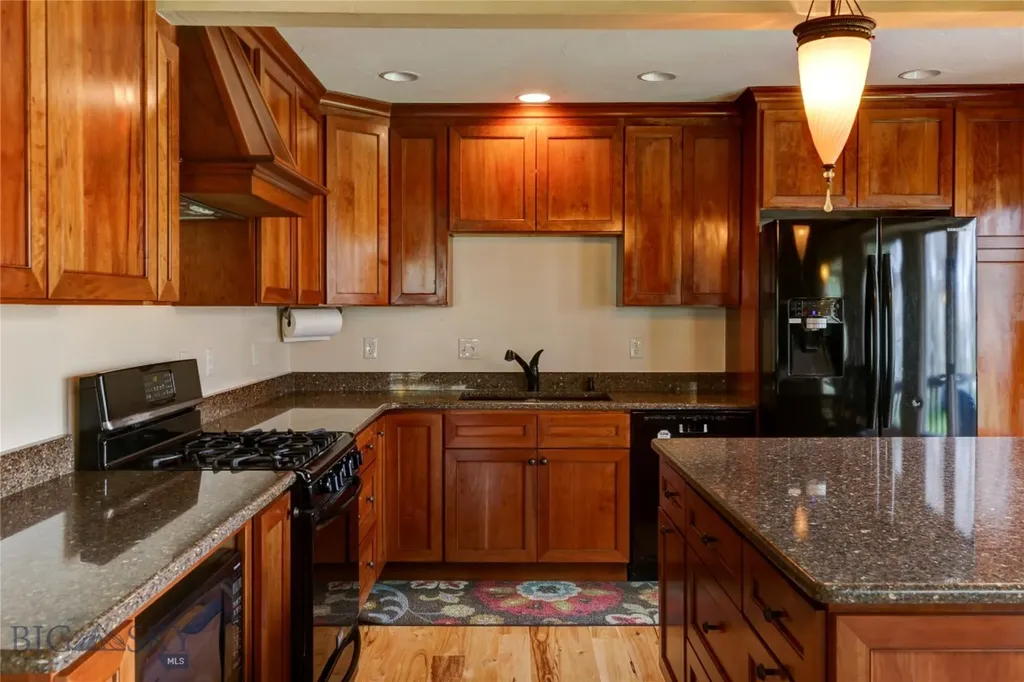 16 9th Street Island Drive Livingston MT 59047