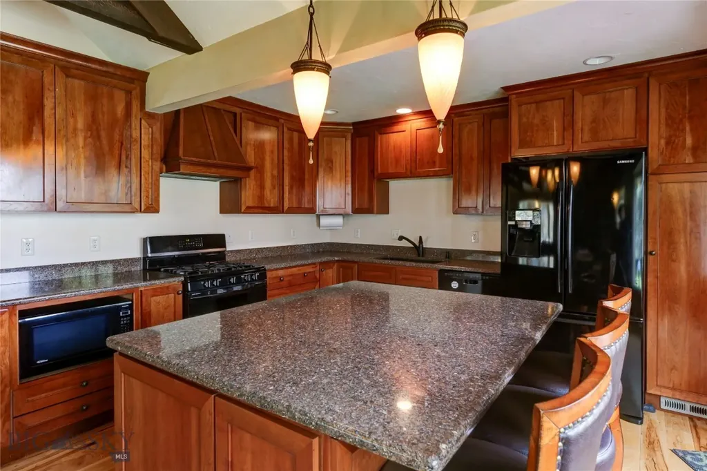16 9th Street Island Drive Livingston MT 59047