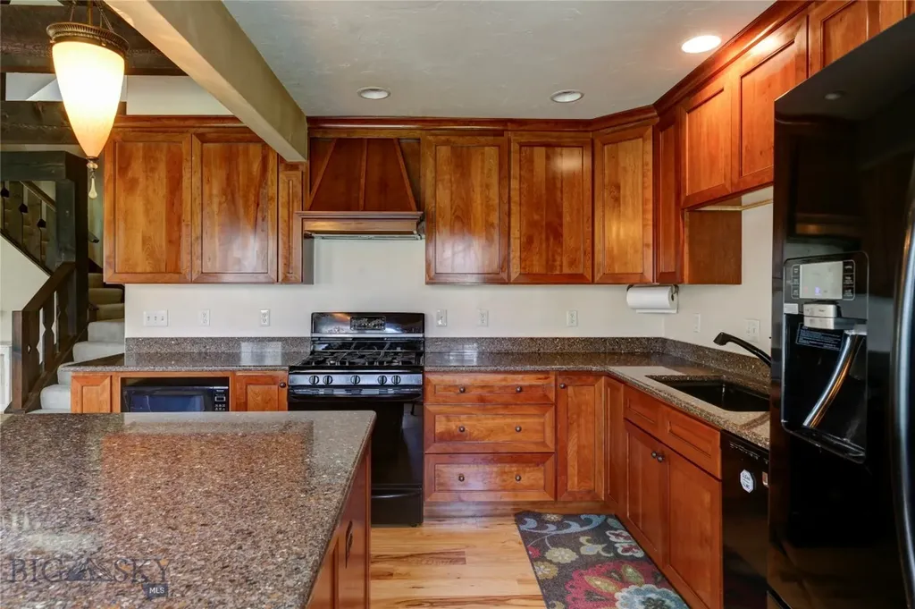 16 9th Street Island Drive Livingston MT 59047