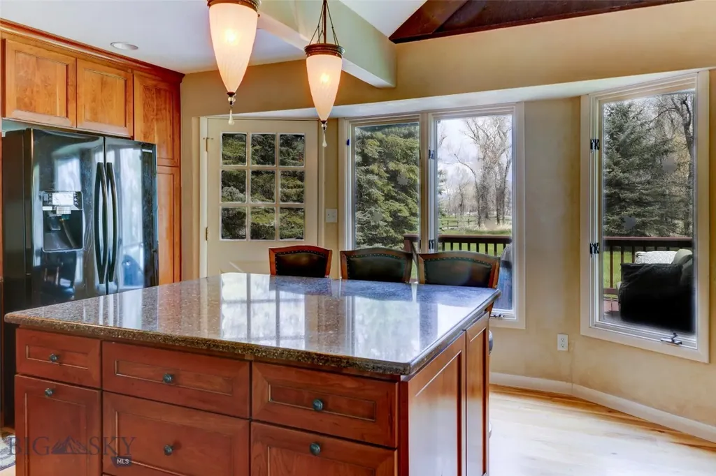 16 9th Street Island Drive Livingston MT 59047