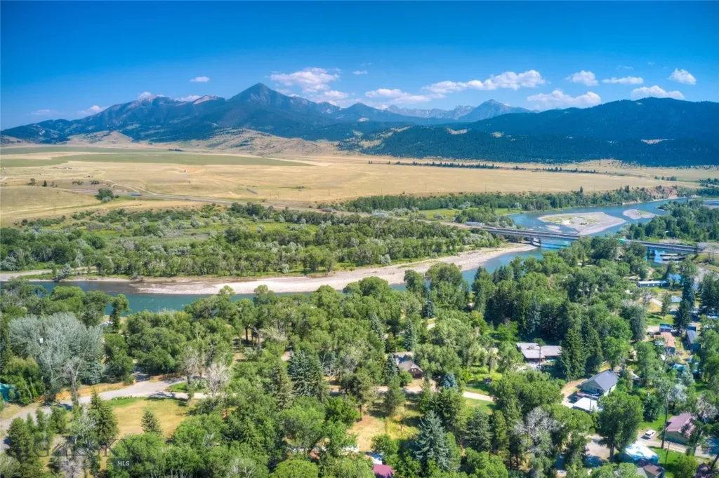 16 9th Street Island Drive Livingston MT 59047