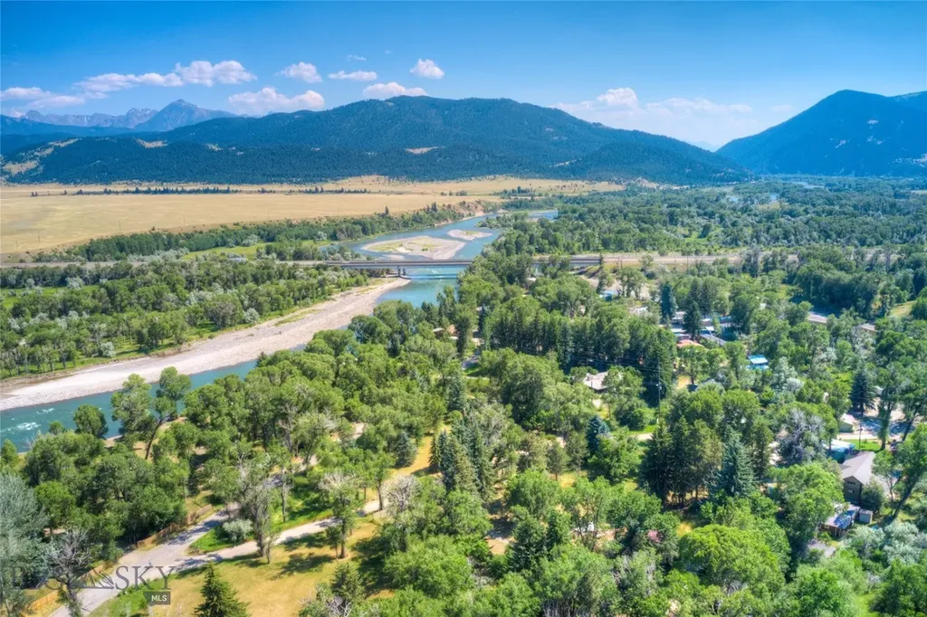 16 9th Street Island Drive Livingston MT 59047