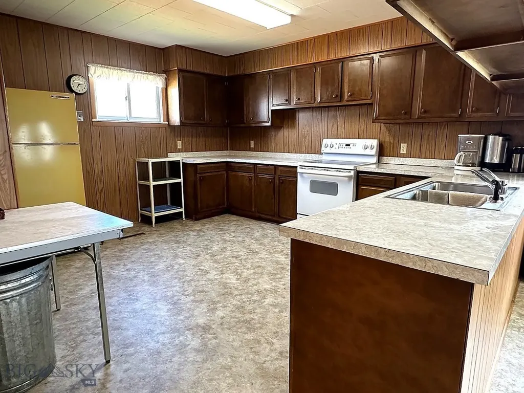 404 N Main Street Twin Bridges MT 59754