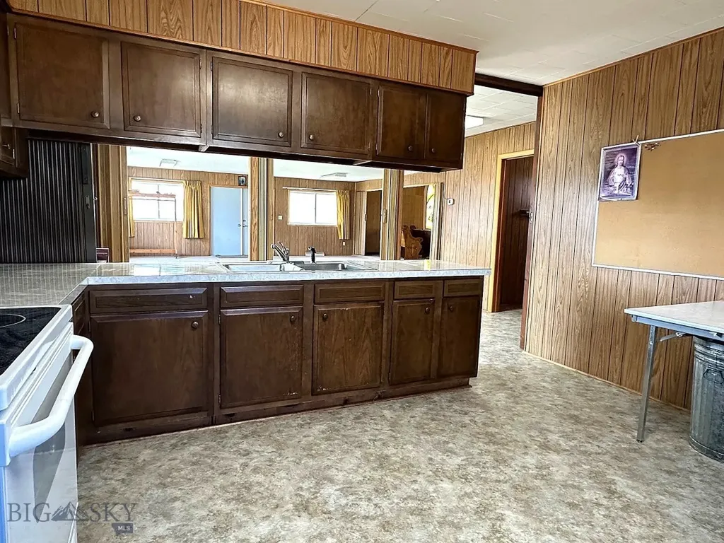 404 N Main Street Twin Bridges MT 59754