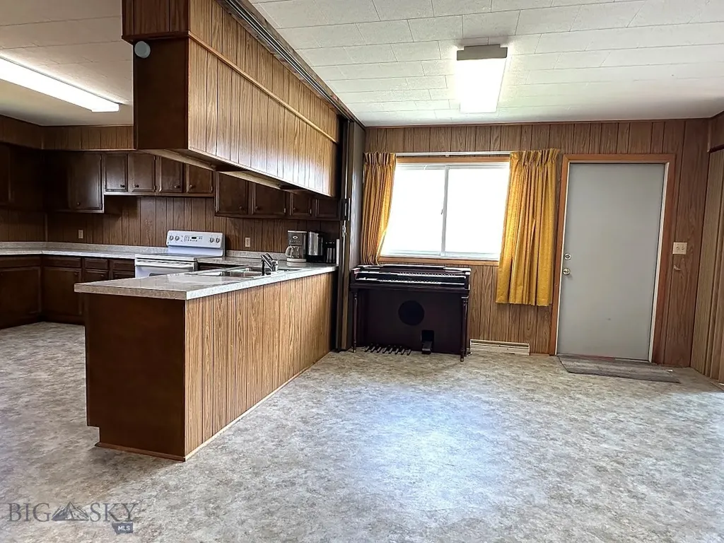 404 N Main Street Twin Bridges MT 59754