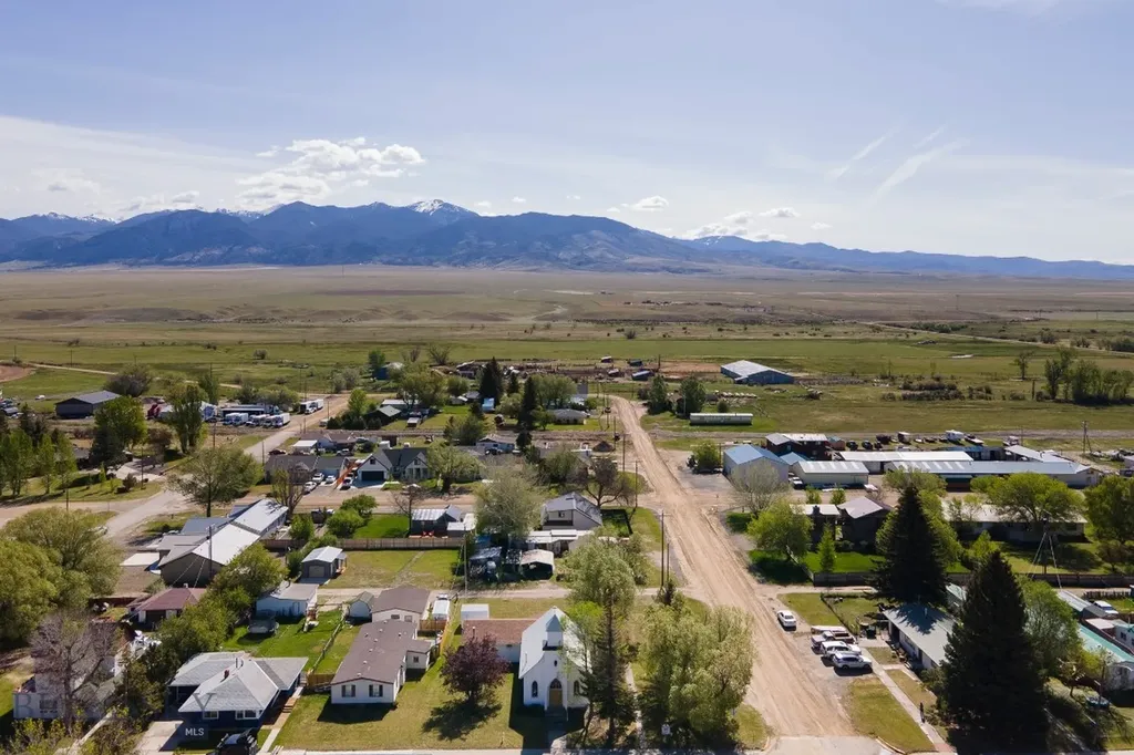 404 N Main Street Twin Bridges MT 59754