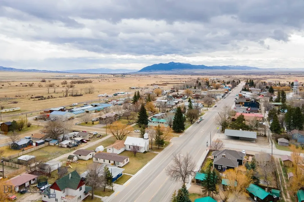 404 N Main Street Twin Bridges MT 59754