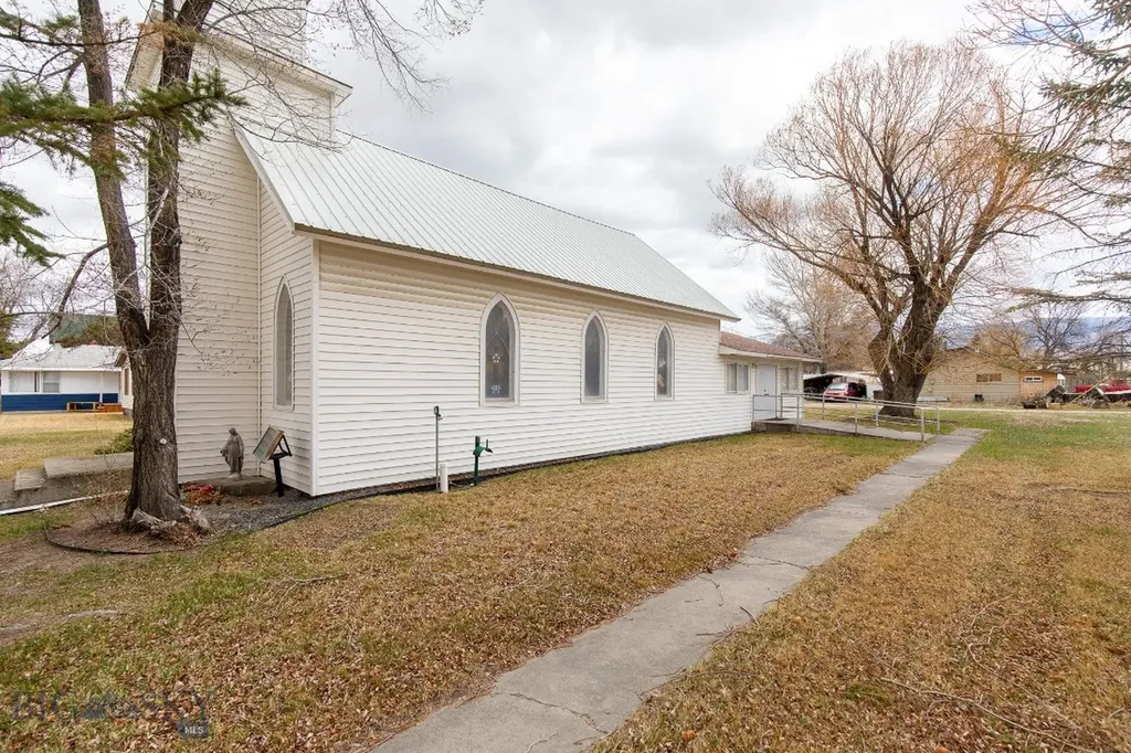 404 N Main Street Twin Bridges MT 59754