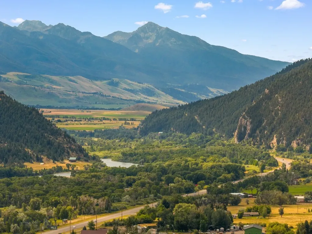 2221F Willow Drive Livingston MT 59047