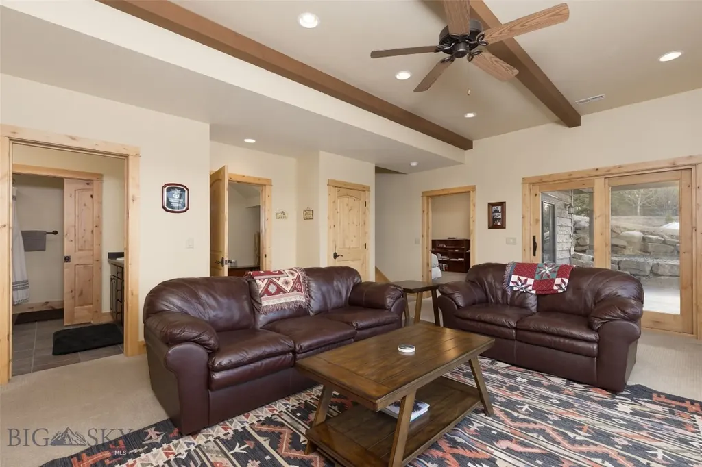 165 Trophy Bull Gallatin Gateway MT 59730