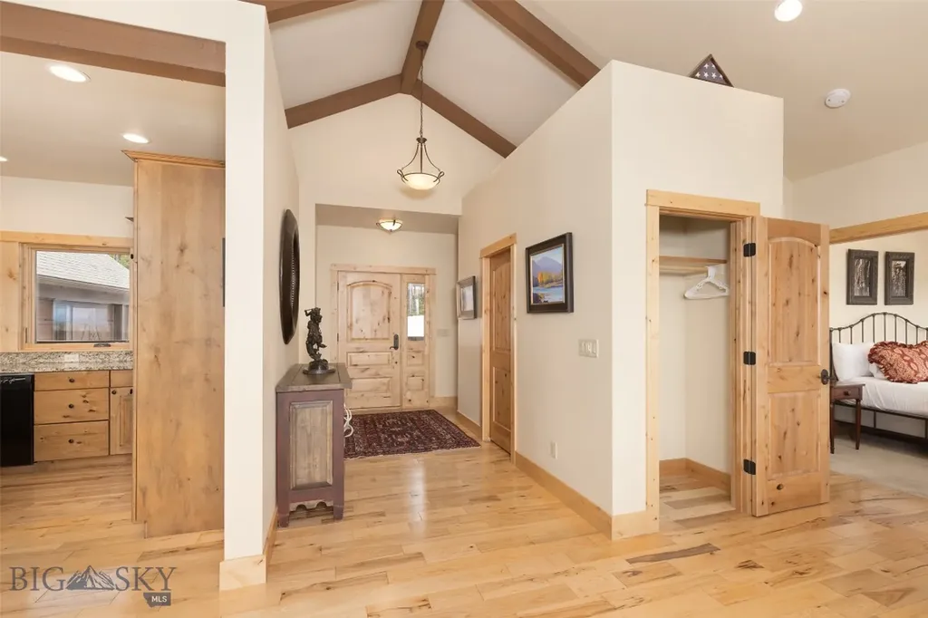 165 Trophy Bull Gallatin Gateway MT 59730