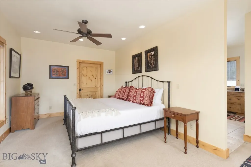 165 Trophy Bull Gallatin Gateway MT 59730