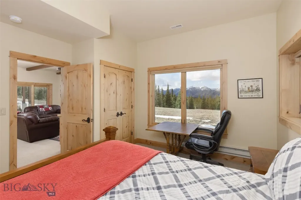 165 Trophy Bull Gallatin Gateway MT 59730