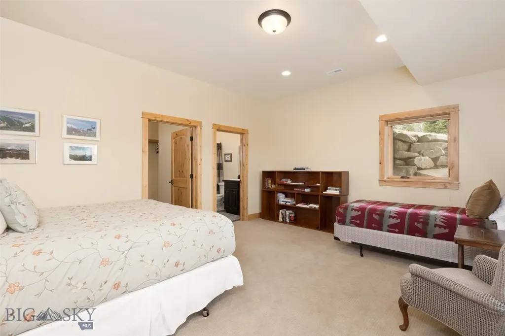 165 Trophy Bull Gallatin Gateway MT 59730