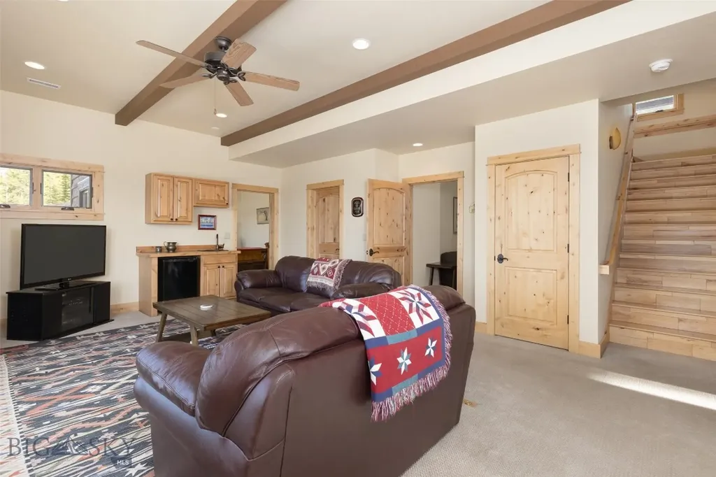 165 Trophy Bull Gallatin Gateway MT 59730