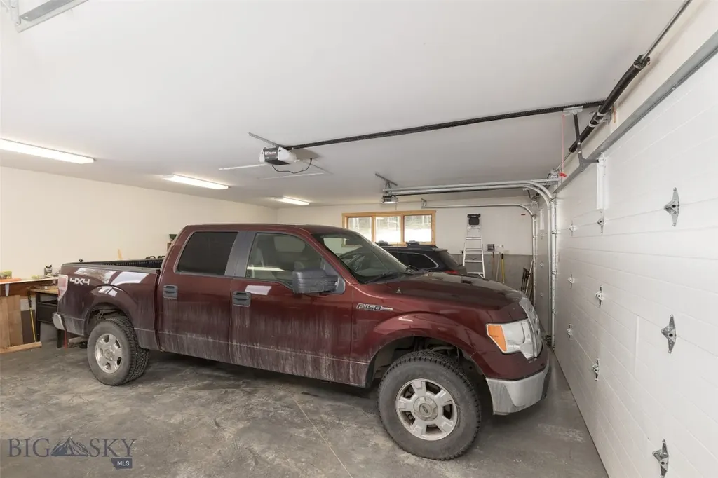 165 Trophy Bull Gallatin Gateway MT 59730