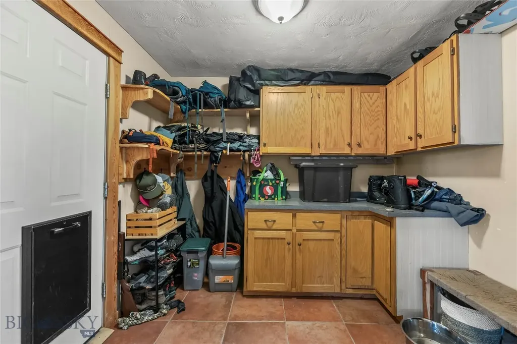 28 Great Escape Wilsall MT 59086