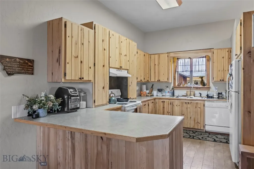 28 Great Escape Wilsall MT 59086