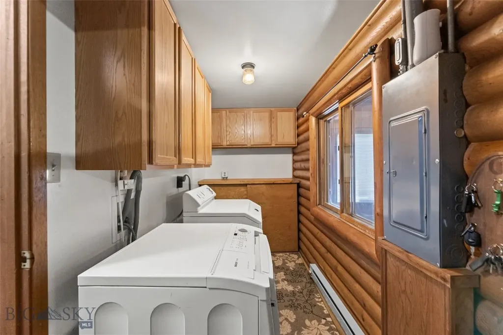 1065 Us Highway 89 S Gardiner MT 59030