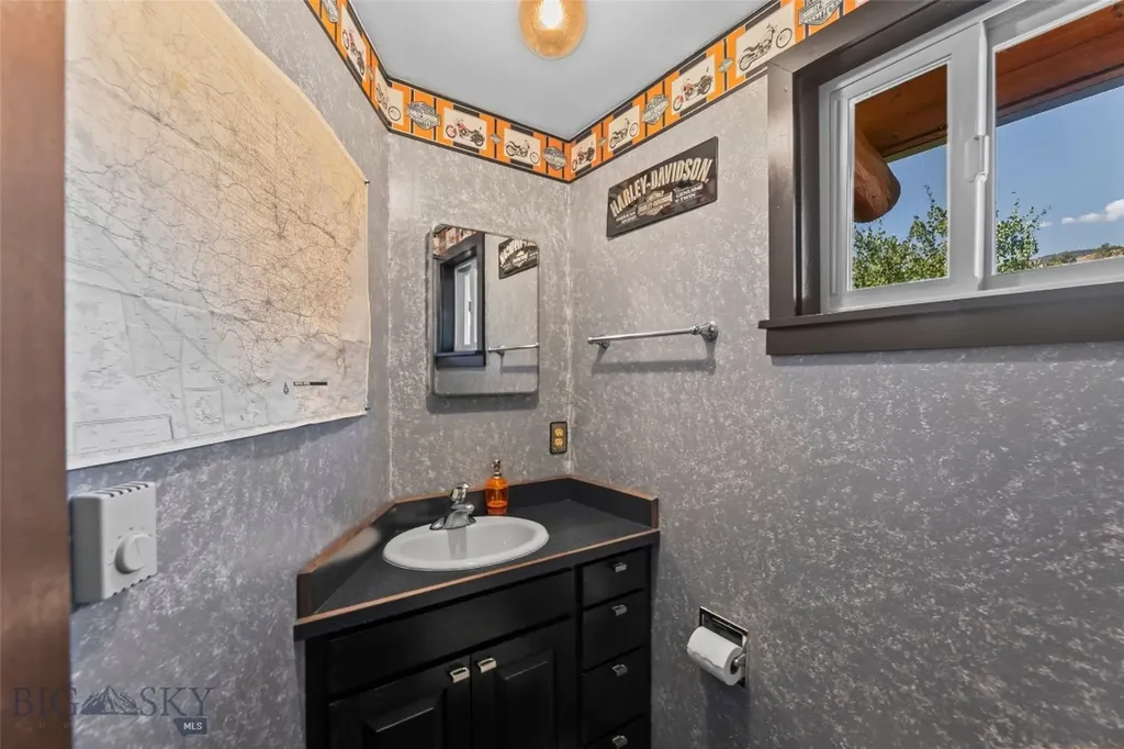 1065 Us Highway 89 S Gardiner MT 59030