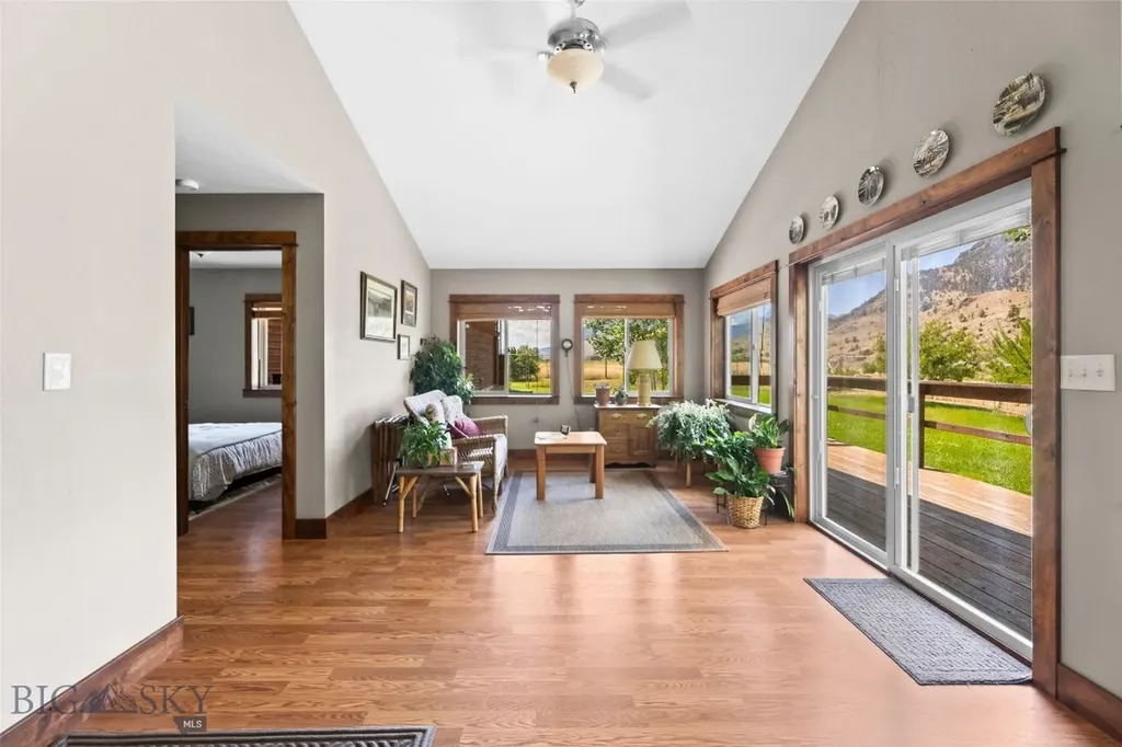1065 Us Highway 89 S Gardiner MT 59030