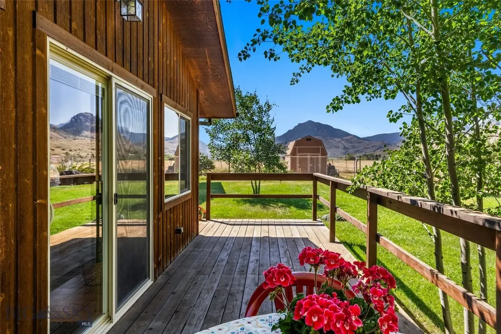 1065 Us Highway 89 S Gardiner MT 59030
