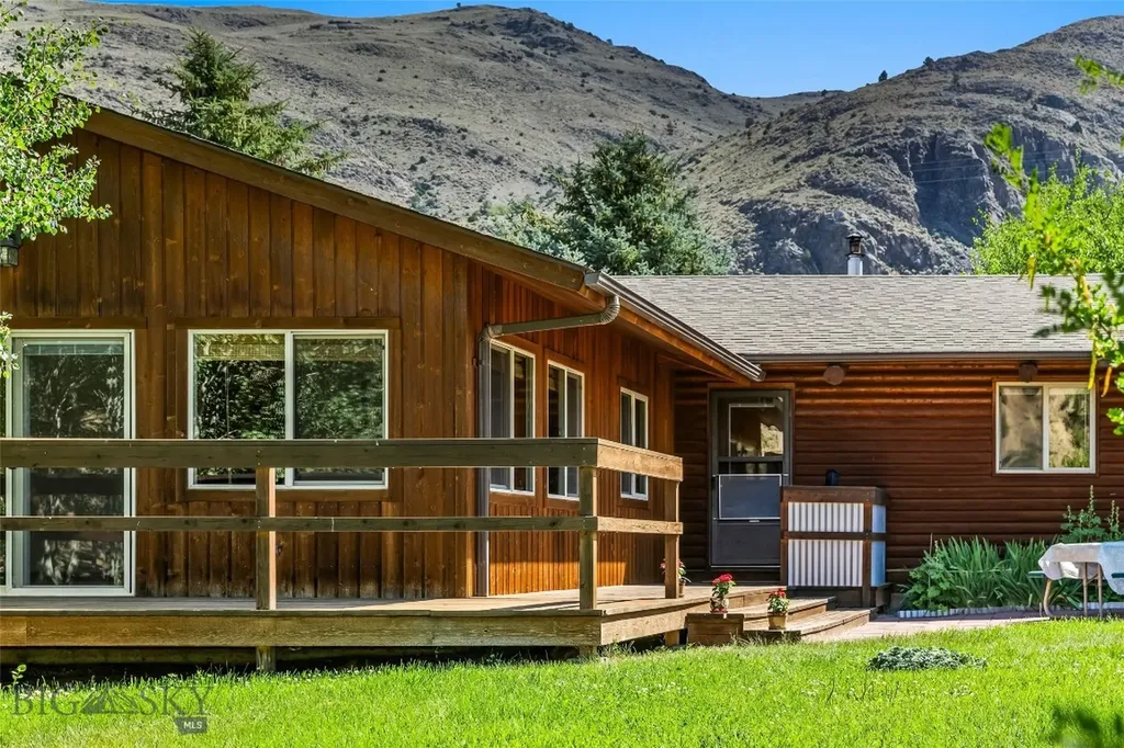 1065 Us Highway 89 S Gardiner MT 59030