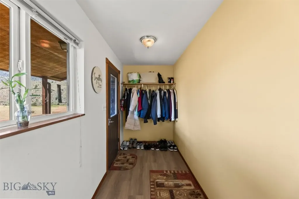 1065 Us Highway 89 S Gardiner MT 59030