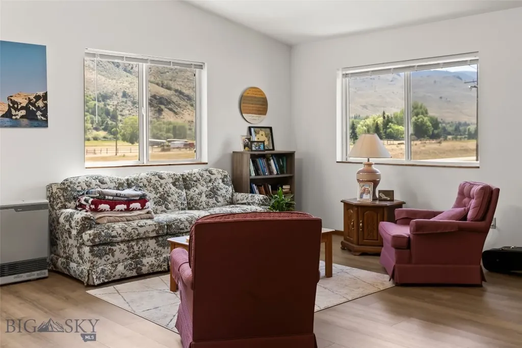 1065 Us Highway 89 S Gardiner MT 59030
