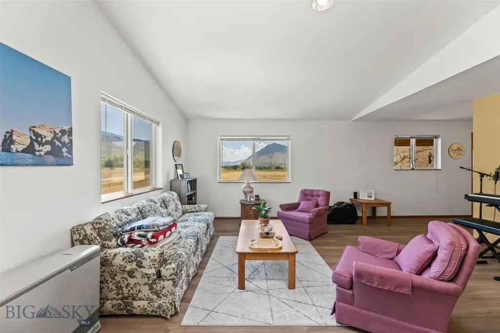 1065 Us Highway 89 S Gardiner MT 59030