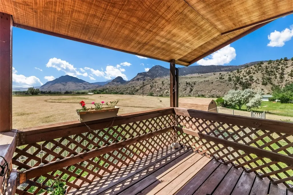 1065 Us Highway 89 S Gardiner MT 59030
